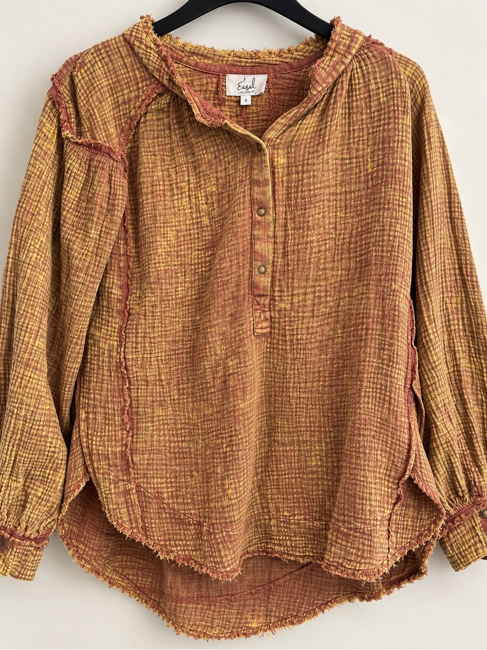 easel Women's Mustard Rust Textured Henley Tunic